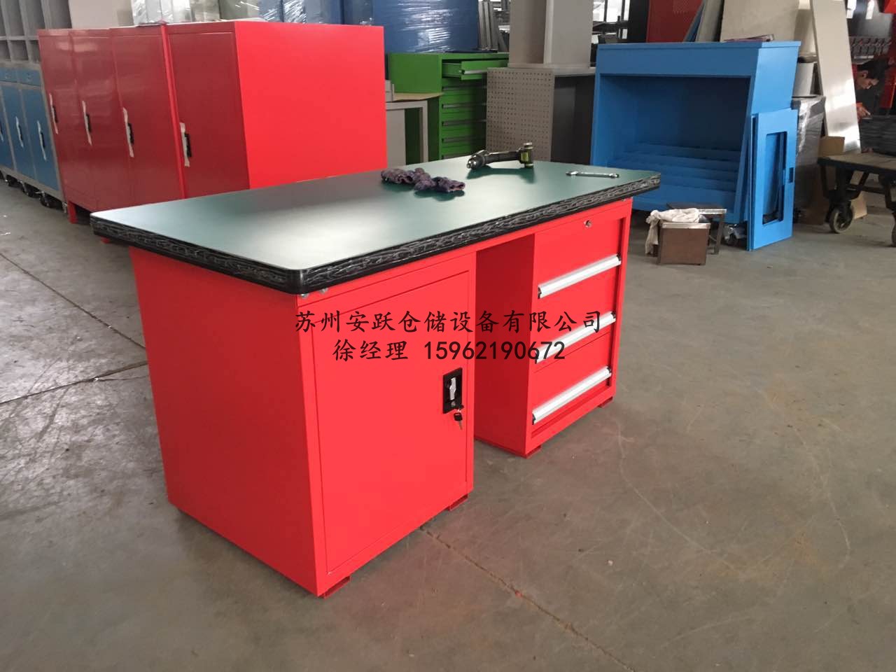 铁制工作台
